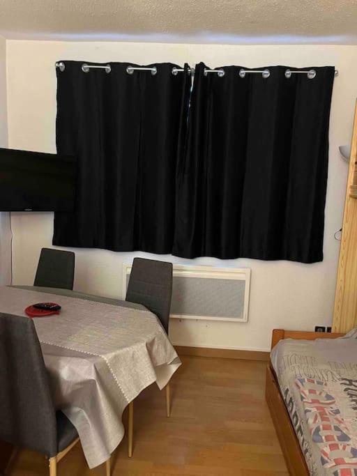 Charmant Studio A Font-Romeu Avec Place De Parking Font-Romeu-Odeillo-Via Exterior foto